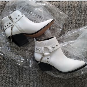 NWOT Jessica Simpson Zayrie Bootie